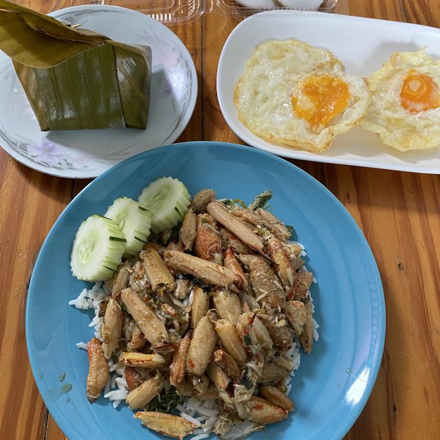 ครัวแม่ฬา กะเพราโคตรปู 🦀 หัวหิน