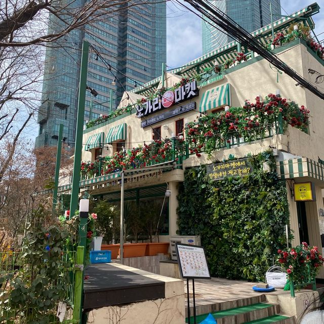 韓国っぽさ全開！ソウルの森カフェ通り