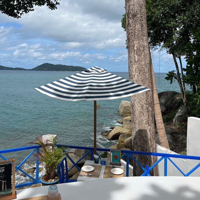 The reef คาเฟ่ฟีลซานโตรินี่ ภูเก็ต