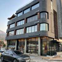 韓國恩平韓屋村宏偉壯觀的山景色搭配的人氣 Cafe🤩