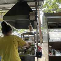 ใหญ่ กรอบ ราดหน้าหมู เมนูเด็ด