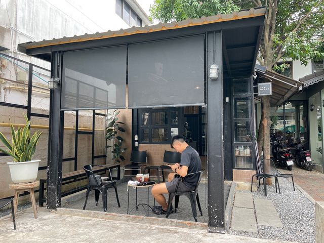 清邁型格神秘黑🖤咖啡店｜黑色愛好者必訪
