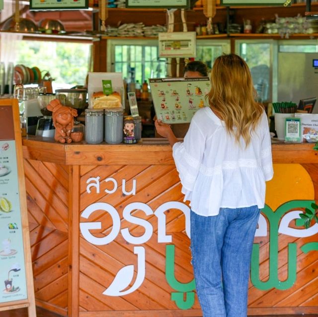 ลากแฟนไปคาเฟ่ในสวนทุเรียนกินขนมผลไม้สดๆที่จันทบุรี​