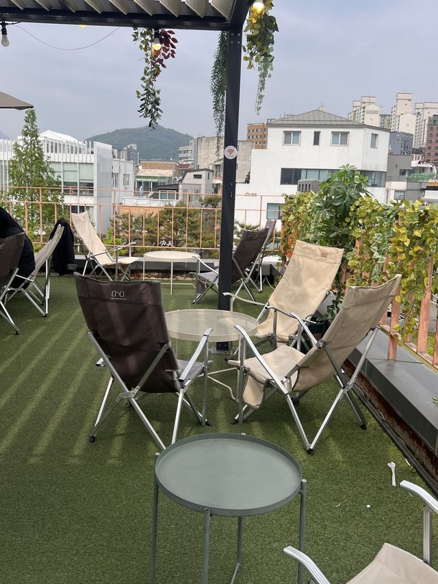 韓国/ソウル【弘大】コーヒーもお酒もたのしめる！延南洞の緑を眺められるおすすめのお店🌳