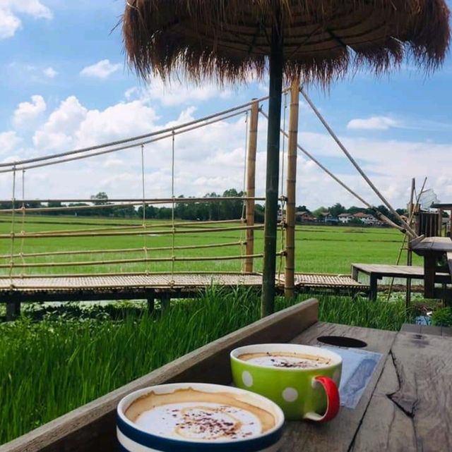 จิบกาแฟแลนา @รักษ์นา คาเฟ่ท์ 