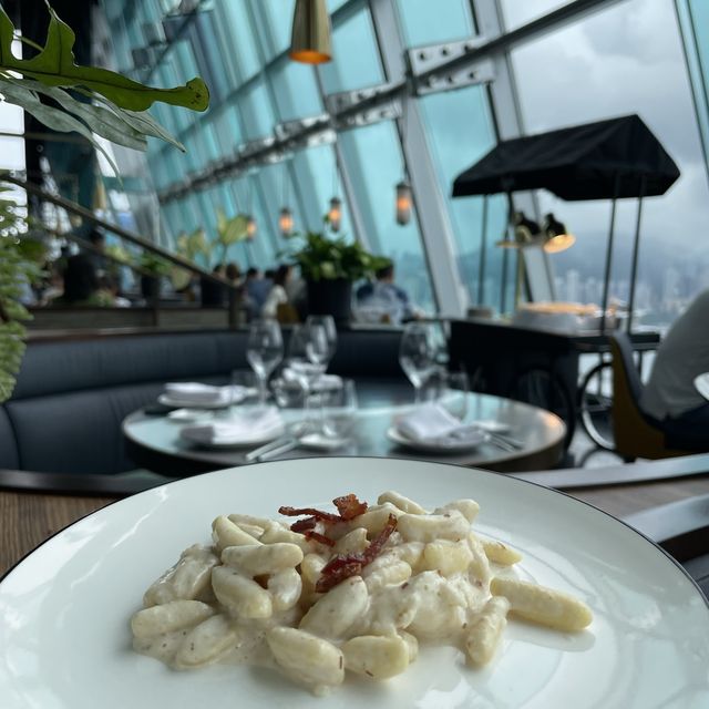 俯瞰無敵維多利亞港海景的意大利🇮🇹餐廳