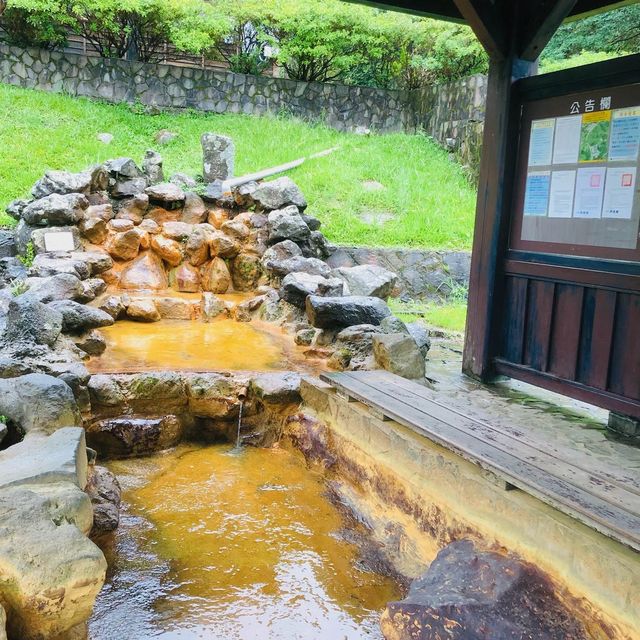 台北｜👣🦶🏻♨️露天溫泉池泡腳📍 Lengshuikeng 陽明山冷水坑