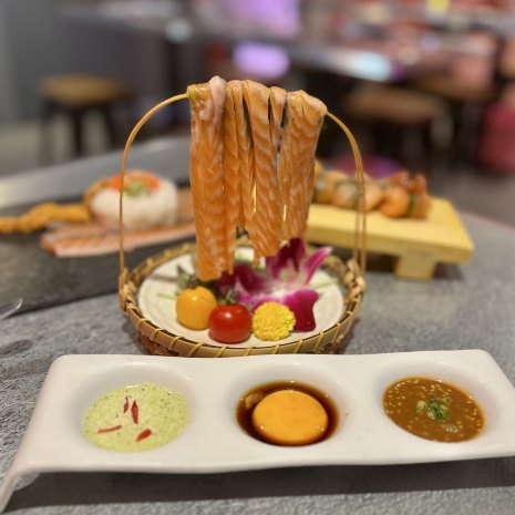 大阪・東梅田】サーモン好きにはたまらない「サーモンLABO」 | Trip