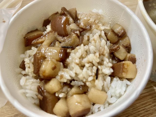 西門町美食小吃推薦｜五十年老店，羊肉羹魯肉飯