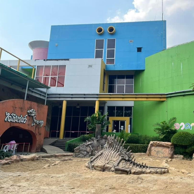 มาชวนเด็กๆ ขุดหาซากฟอสซิล ที่พิพิธภัณฑ์เด็กกัน 🏠