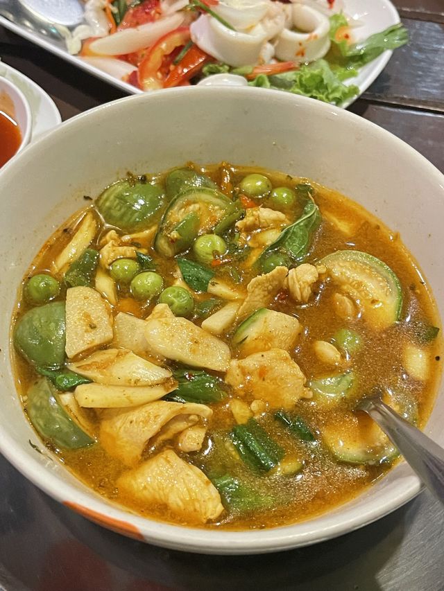 ครัวร่มไม้ชายน้ำ