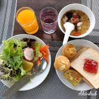 อาหารเช้า Sea View Coffee Shop ของโรงแรมการ์เดน ซีวิว รีสอร์ท
