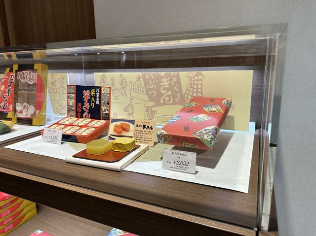 東京・羽田空港グルメ。浅草満願堂『焼きいもソフトクリーム』
