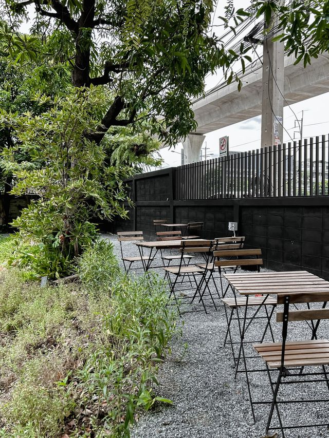Rhapsody คาเฟ่สุดธรรมชาติย่านเมืองนนท์