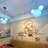 Many Mo Cafe