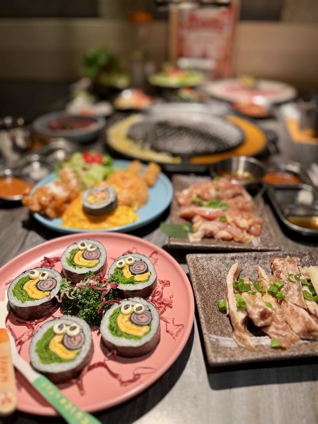 着住韓服玩play Room食韓燒