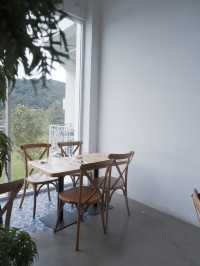 無遮擋湖景Cafe，浪漫約會打卡好地方