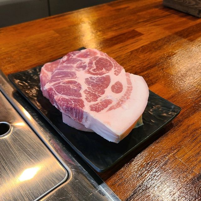 제주 연동 흑돼지 맛집)김군맛돈 - 닷지형 테이블에서 즐기는 제주고기맛집