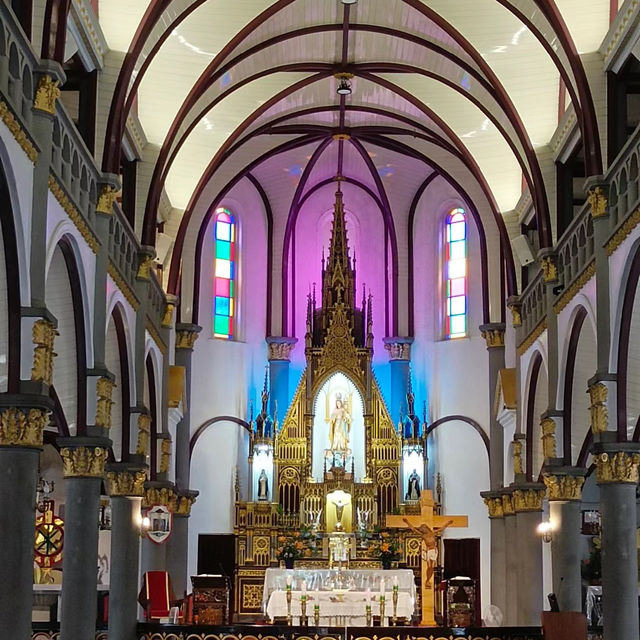 曼谷聖克魯斯教堂：華美壯麗