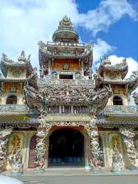 🇻🇳 The sacred Linh Phuoc Pagoda in Dalat