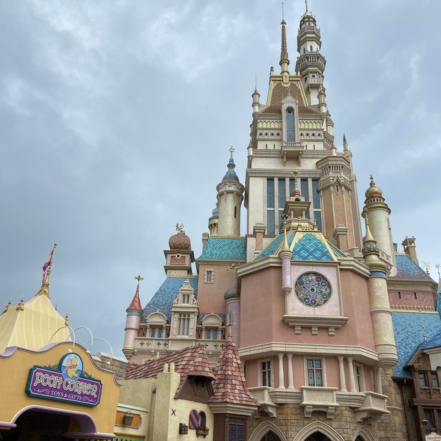 a day in hongkong disneyland!