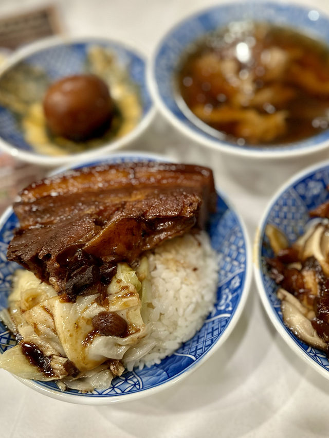 “ข้าวหมูสามชั้นตุ๋น” ขั้นสุดมากกว่าข้าวขาหมู 🥹