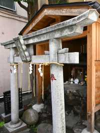 【亀嶋神社/東京都】ご利益ありそうなものに囲まれる