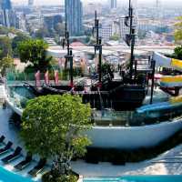 โรงแรมใจกลางเมือง มีสวนน้ำลอยฟ้า