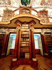 【瑞士】St. Gallen聖加侖修道院：瑞士最美的圖書館和巴洛克式大教堂 I 春天好去處