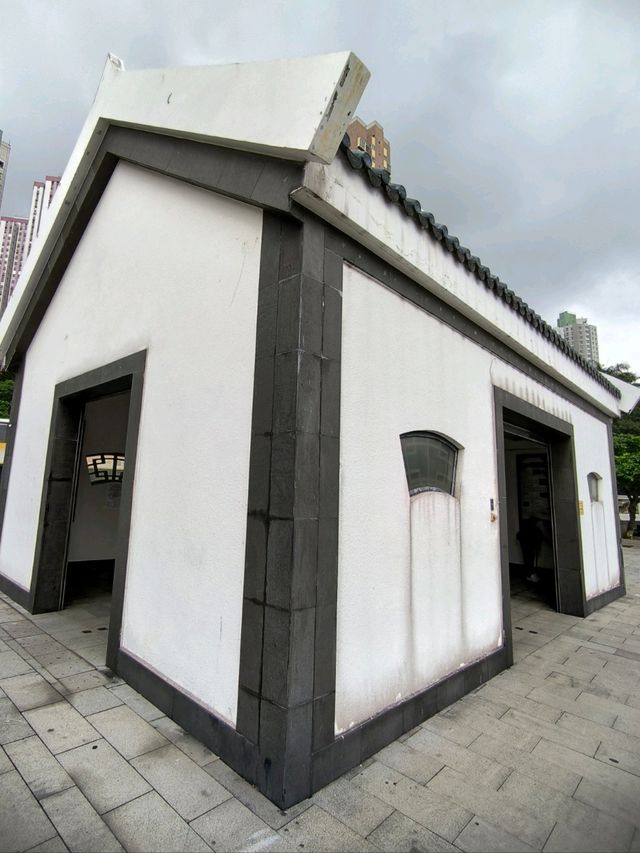 【南區海濱長廊】是一條既輕鬆又有靚靚避風塘景包圍住的小徑