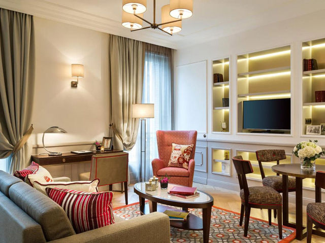 La Clef Tour Eiffel Paris by The Crest Collection 