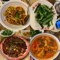 成都特色餐廳，懷舊風情與美味交相輝映