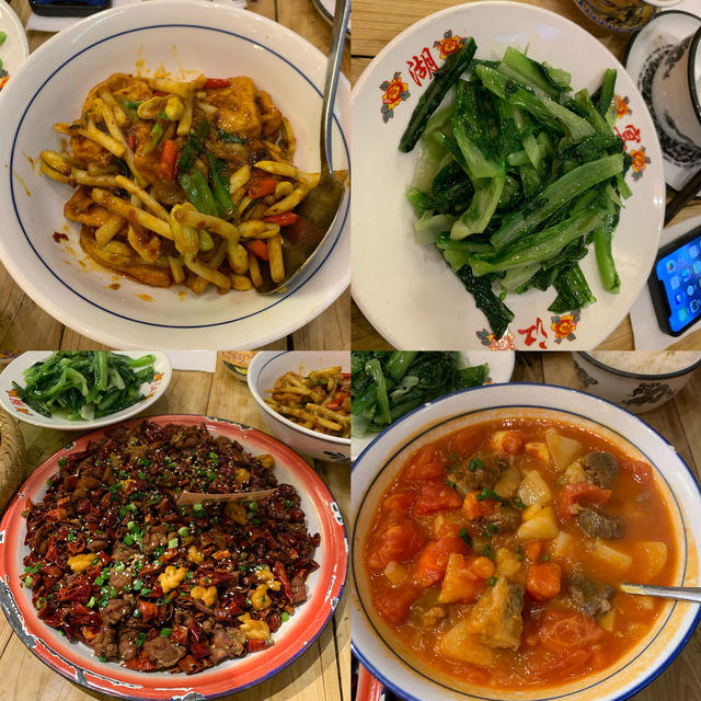 成都特色餐廳，懷舊風情與美味交相輝映