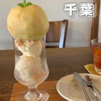 丸ごと1個の桃パフェ🍑