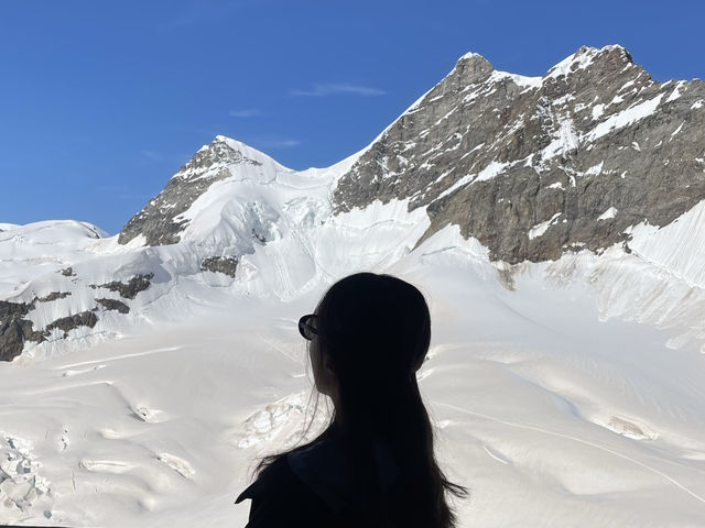 특별한 여름휴가지를 찾으셨다면? 유럽의 꼭대기, 융프라우 여행🏔️