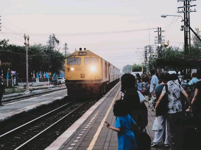 🚞🚞ถ่ายรูปสวยๆที่ @สถานีรถไฟหัวหิน