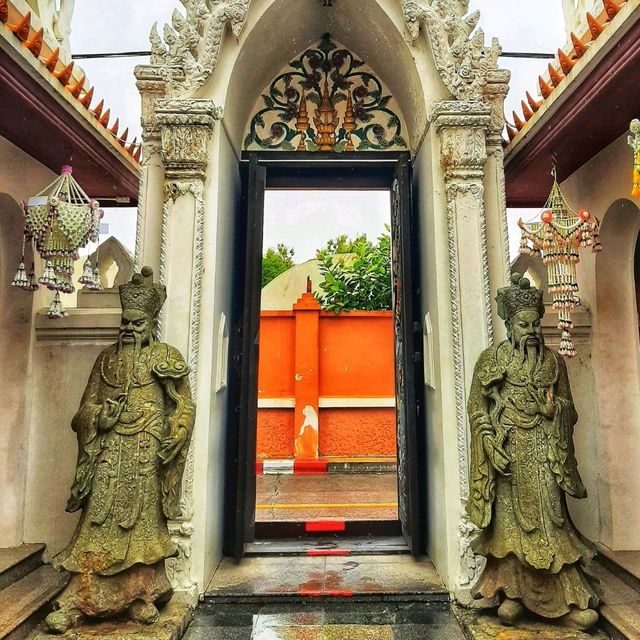 สักการะพระพุทธสิหังคปฏิมากร ณ วัดราชประดิษฐฯ