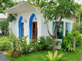 Baan Montra Beach Resort