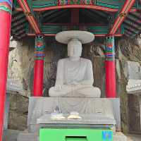 Serene Oceanfront Oasis: Yonggungsa Temple