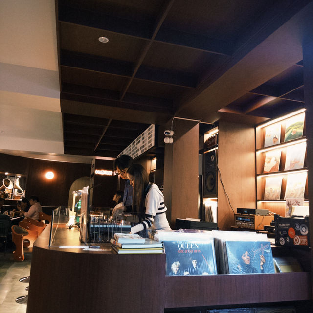 คลาสสิคมาก aftersun Listening Bar