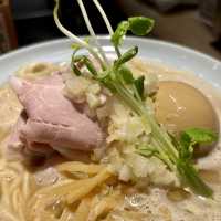 【大阪・十三】じっくり煮出した豚骨スープと水が決め手「創業麺類元年 1代目猿肉亭」