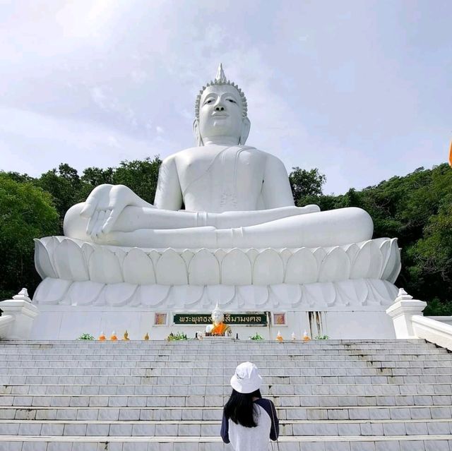 หลวงพ่อขาว _/|\_ แห่งเมืองโคราช
