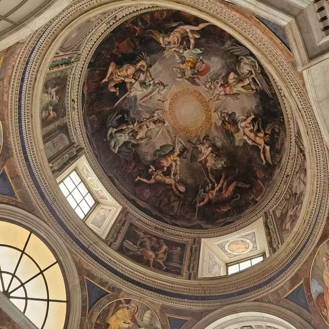 [ヴァチカン]ローマ市内の独立国ヴァチカンの美術館[ヴァチカン美術館]