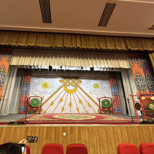 Journey Through Mongolian Traditions: Tumen Ekh Ensemble’s Masterpiec