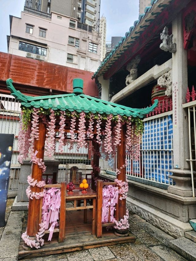 홍콩에서 가장 오래된 사원, 관우와 문창제를 모시는 만모사원