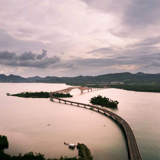 Crossing History: The Majestic San Juanico Bridge Adventure
