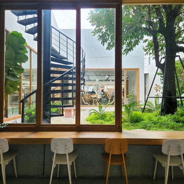 Pretty Start of the Day at Risu Cafe