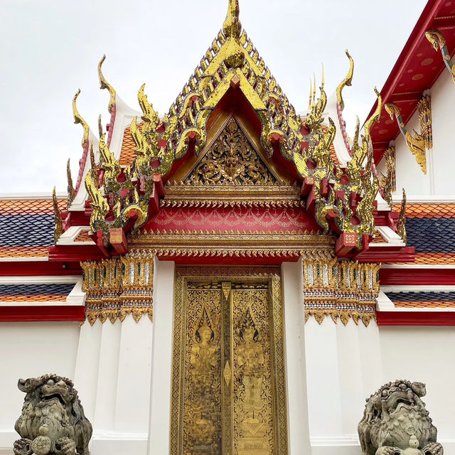 The Splendor of Wat Phra Chetuphon: Bangkok’s Reclining Treasure