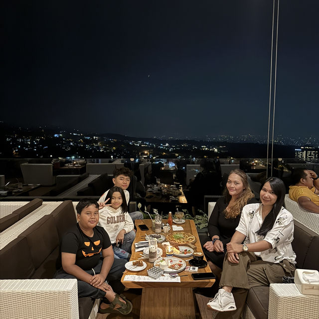 Dinner and photo spots at night Bandung view