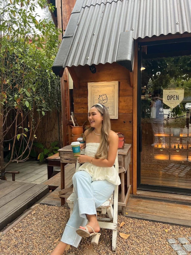 cafe เล็กๆมู้ดอบอุ่น🏚 🌿 ริมถนนบางแสน  Ellen Cafe
